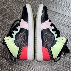 Air Jordan 1 Mid Glow in the Dark